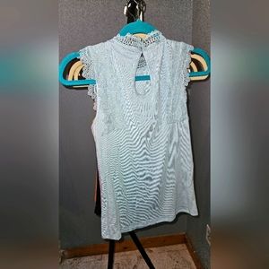 Contrast Lace Tank Top w/ Keyhole Back